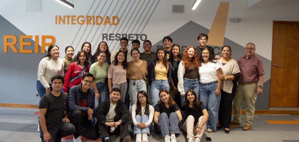 Talleres REIR fortalecen liderazgo de jóvenes becados