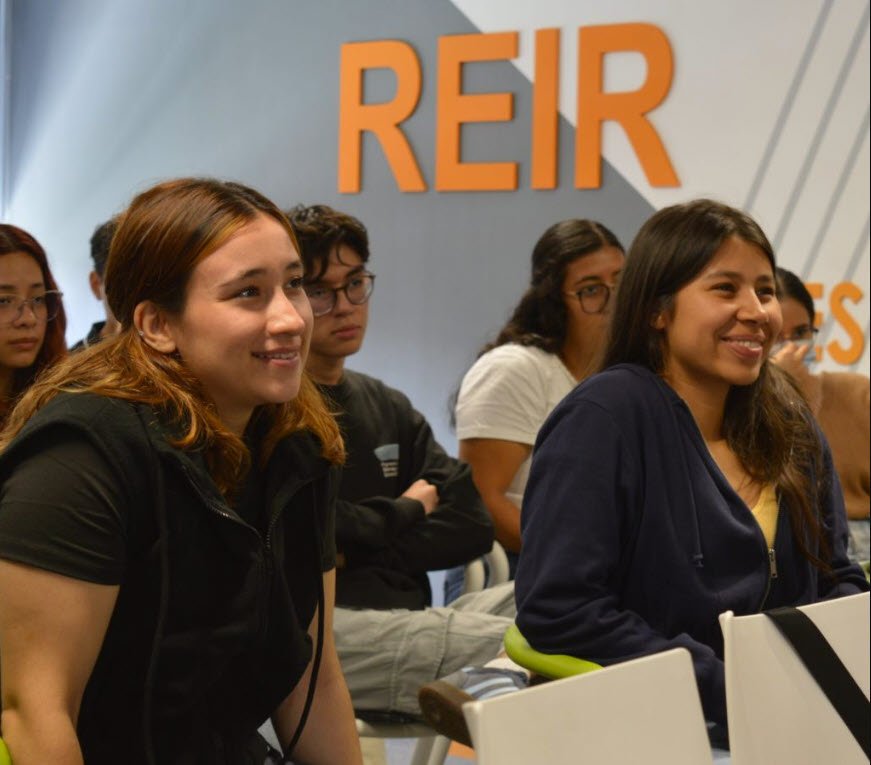 Talleres REIR fortalecen liderazgo de jóvenes becados 2