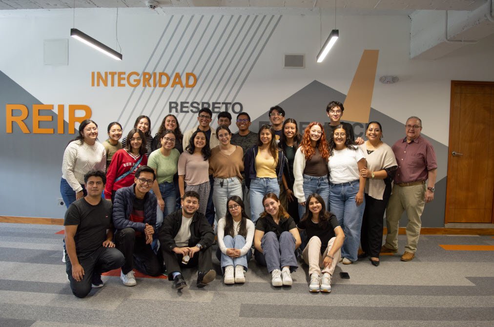 Talleres REIR fortalecen liderazgo de jóvenes becados